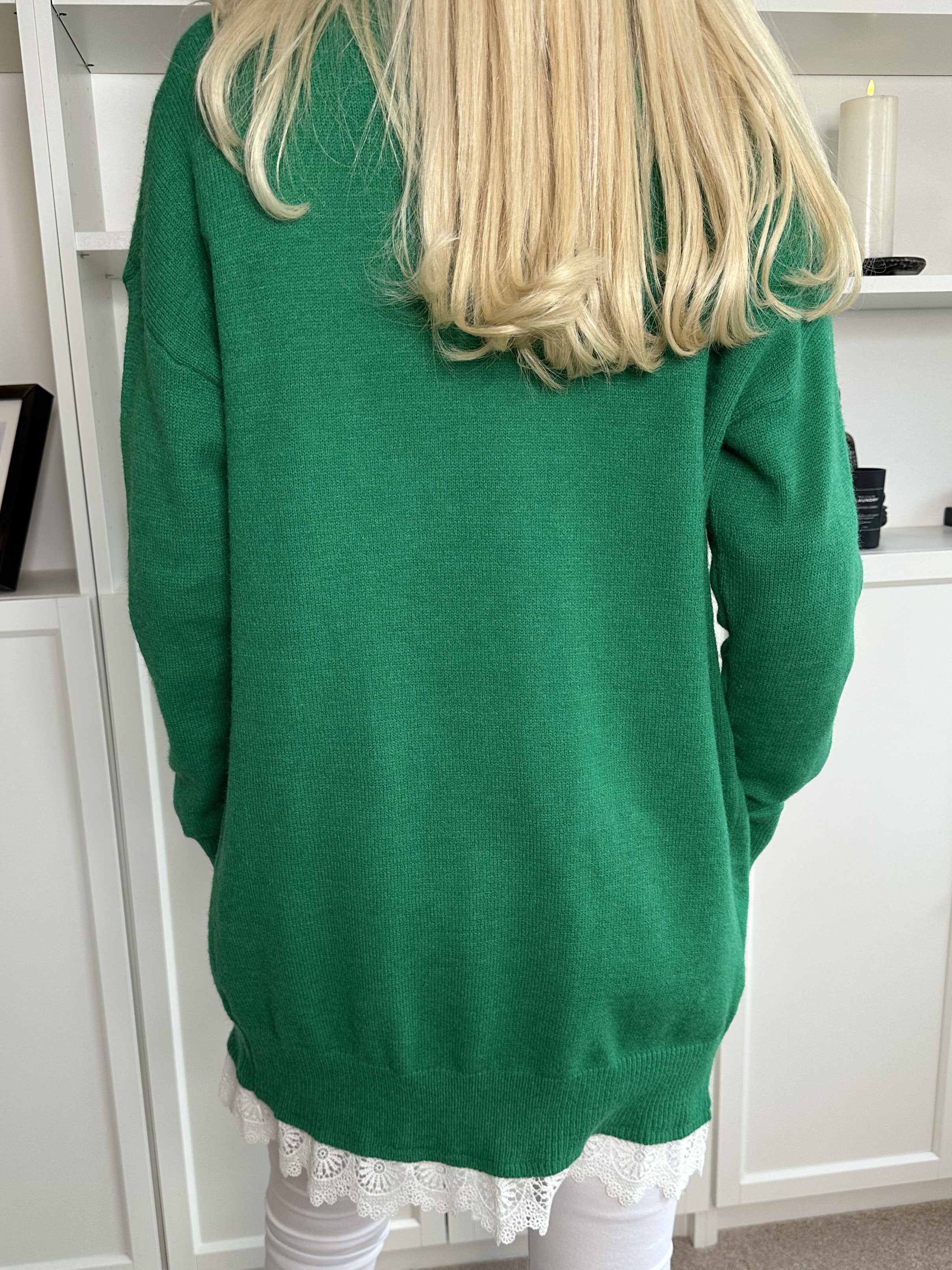 Rosie - Feminin strikcardigan med hvid blondekant